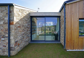 Vivienda en O Val, Narón. Fachada estudio