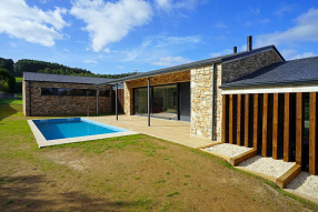 Vivienda en O Val, Narón. Garaje, acceso, porche y piscina