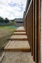 Vivienda en O Val, Narón. Garaje con traviesas