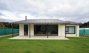 Vivienda en Xarío, Miño. Vista exterior zona porche