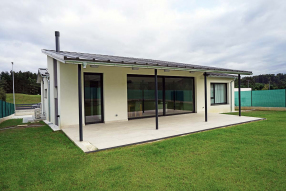 Vivienda en Xarío, Miño. Vista exterior zona porche