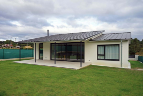 Vivienda en Xarío, Miño. Vista exterior zona porche