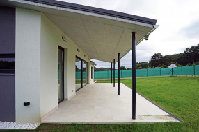 Vivienda en Xarío, Miño. Vista exterior porche