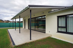 Vivienda en Xarío, Miño. Vista exterior porche