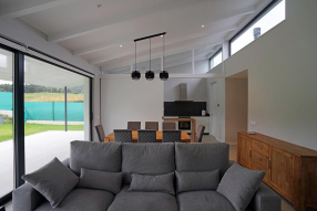 Vivienda en Xarío, Miño. Estar-comedor