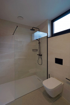 Vivienda en Xarío, Miño. Baño dormitorio principal