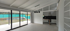 Vivienda en Xarío, Miño. Estar-comedor